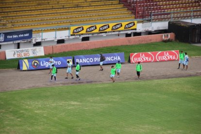 Los jugadores se retiraron del estadio a las 09:00 de este jueves 25 de junio.