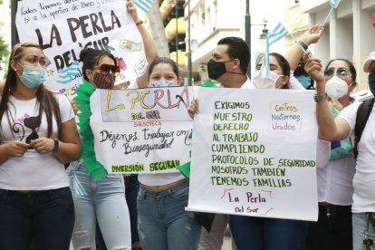 Los propietarios de bares y discotecas se reunieron ayer en la denominada zona rosa, en el Puerto Principal.