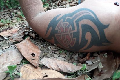 Los tatuajes en el cuerpo permitieron identificar a José Enrique Monserrate Zambrano.