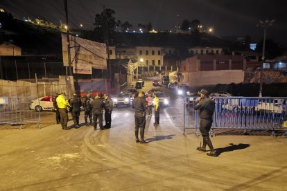 Los agentes de control cercaron la zona para evitar un nuevo problema con los comerciantes que ofrecieron respetar la decisión.