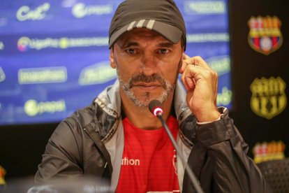 Fabián Bustos está listo con su Barcelona para volver al jugar.