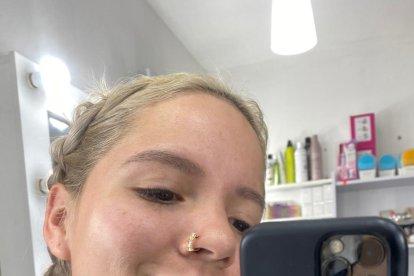 Saray comenta que prefiere tomar con humor los comentarios en redes sociales.