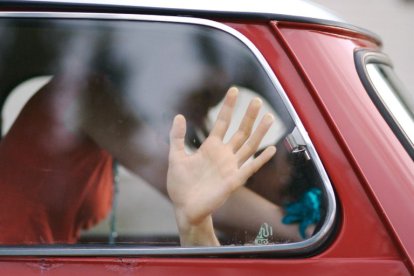 El video está siendo investigado para descubrir la identidad de los funcionarios.