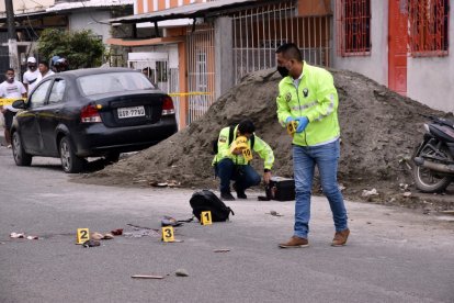 En los alrededores de la escena del crimen, había nueve indicios balísticos.