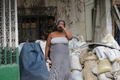 Los familiares de Obando acudieron al sitio donde lo mataron, para reconocer el cuerpo. Ayer lo sepultaron.
