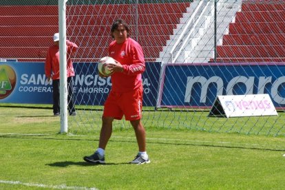 Héctor Chiriboga se destacó como arquero de Liga de Quito y la selección de Ecuador.