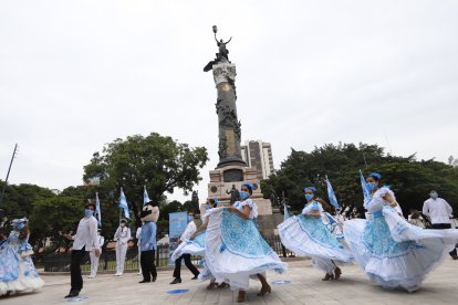 Con un pregón cívico arrancaron las fiestas digitales de Guayaquil.