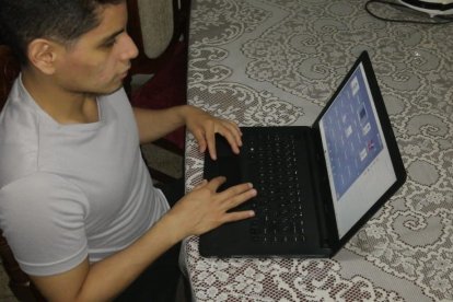 Las clases virtuales empiezan a las 07:00 y finalizan en la noche. El alumno Alfredo Rendón se conecta en la jornada matutina.