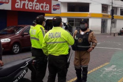 Policías del Distrito Cayambe y Pedro Moncayo acudieron al lugar para las investigaciones.