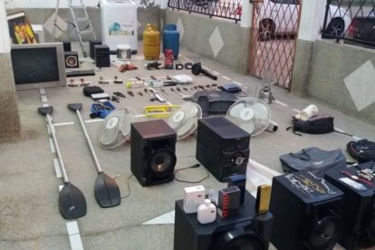 En poder de los sospechoso encontraron una variedad de enseres.