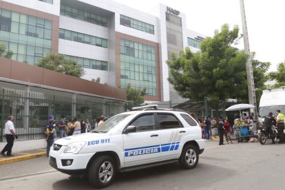 Salcedo está internado en el hospital Abel Gilbert, en la unidad de cuidados intensivos.