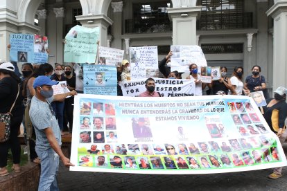 El pasado 2 de julio, familiares de ciudadanos fallecidos y cuyos cuerpos no aparecen, realizaron un plantón en el centro de la urbe.