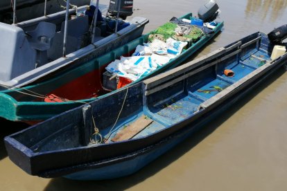 Además de las embarcaciones se retuvo dos motores.