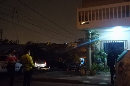 Los operativos se iniciaron la madrugada de hoy en diferentes barrios de Manta.