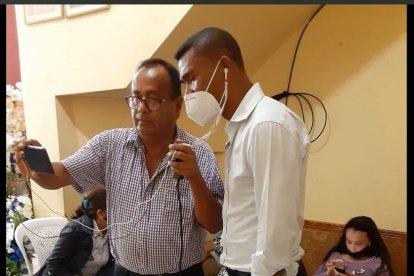 En el adiós de Dannes Coronel, Iván Hrurado su compañero de zaga en Emelec y la Tri y Antonio de la Cruz compañero en la escuela de fútbol en Naranjal.