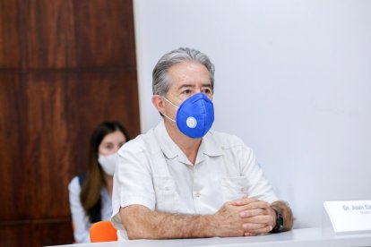 El Dr. Juan Carlos Zeballos, es Ministro de Salud, dijo que la vuelta al fútbol esta en estudio.