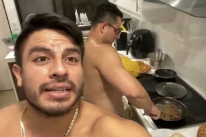 Una de las fotos en las que aparece el cuestionado empresario con su entrenador personal.