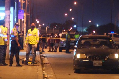 El crimen se perpetró en la avenida Isidro Ayora, la arteria principal que divide Bastión Popular y Mucho Lote.