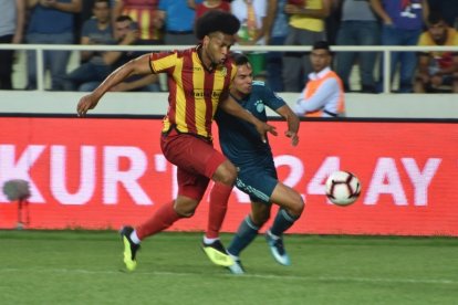 El defensa ecuatoriano Arturo Mina llegó a la liga de Turquía en la temporada 2017.