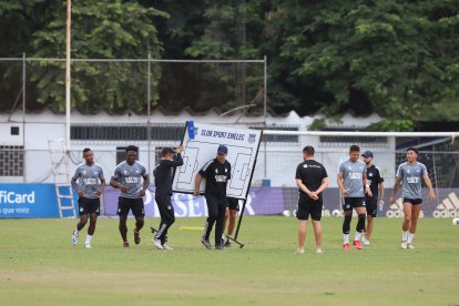 Durante 88 días los jugadores del fútbol ecuatoriano entrenaron en sus ‘caletas’.