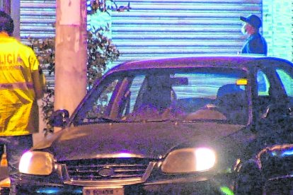 El funcionario penitenciario fue asesinado en el puesto de copiloto de un taxi informal.