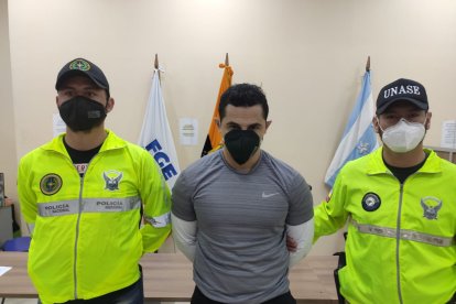 La detención se dio para investigaciones por el presento delito de peculado.