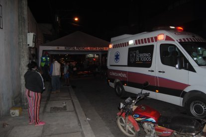La víctima fue trasladada al hospital donde horas después falleció.