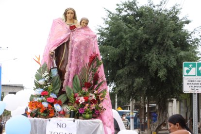 La iglesia celebra la festividad de la Virgen del Carmen.