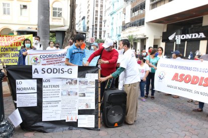 El diálogo fue por videoconferencia en la Fiscalía del Guayas. Fuera del sitio hubo un plantón.