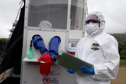 Los politécnicos equiparon cabinas de bioseguridad para la toma y transporte de las muestras.