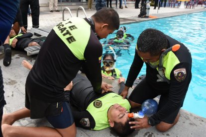 Los uniformados deberán cumplir dos fases de entrenamiento con la Armada y Policía.