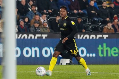 El jugador ecuatoriano Joel Valencia no tuvo minutos en la derrota que su equipo sufrió ante el Stoke City.
