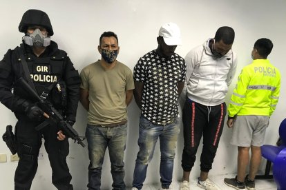 Los sospechosos fueron detenidos por agentes de la Unidad de Investigaciones Antinarcóticos (UIAN)