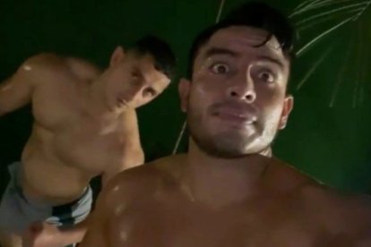 Un selfie de Salcedo con su exentrenador personal, cuando la vida era color de rosa para ambos