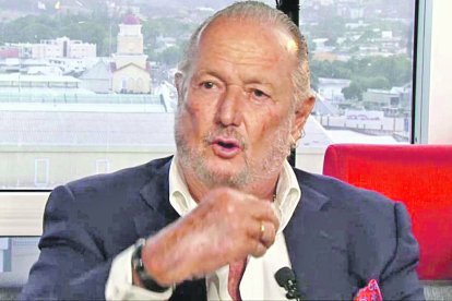 El extitular del Barcelona anunció su aspiración de convertirse en presidente del país.