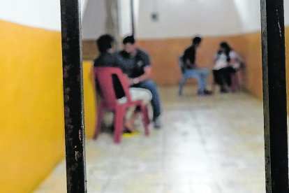 Los internos de los diferentes centros deben ser atendidos por psicólogos.