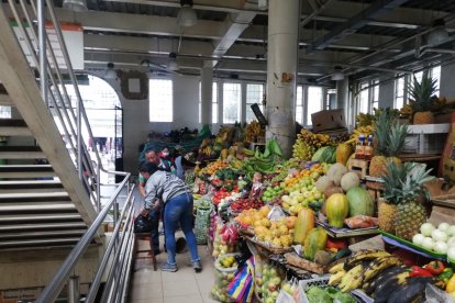 En los mercados municipales de Cuenca se colocarán letreros contra el trabajo infantil