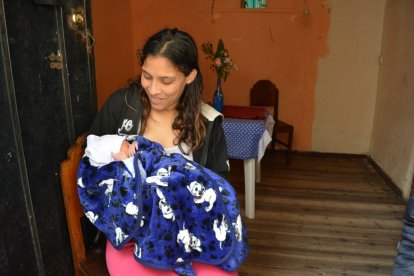 Elizanyer Serrano se muestra contenta con el hijo que no esperaba.