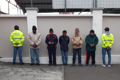 Los detenidos presuntamente forman parte de una banda de expendedores de droga.
