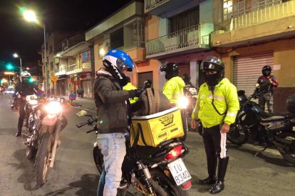 Todos los días la policía hace operativos porque los ciudadanos no acatan las disposiciones gubernamentales.