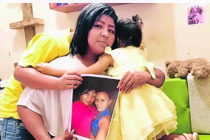 Con una foto de Evelyn Bravo Bodero, su familia mantiene vivo su recuerdo.