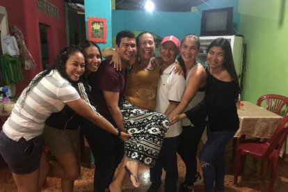 La familia de Gigi: José Moreira y Mónica Burgos, sus padres; Lissette, Gissela, Jasleidy y José Manuel, sus hermanos.