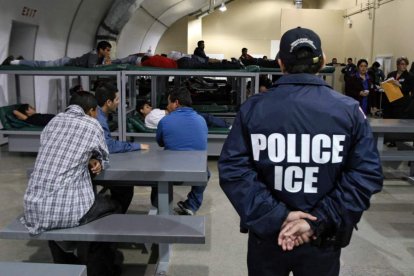  Cientos de migrantes de diferentes partes del mundo son detenidos al llegar a Estados Unidos de forma ilegal. 