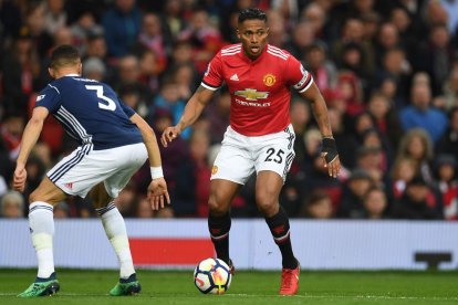  Toño, quien es capitán de los Red Devils, recibe 131.000 dólares a la semana por defender la camiseta del poderoso cuadro inglés y se ubica en el puesto 13, esto según una publicación del diario ‘The Mirror’. 