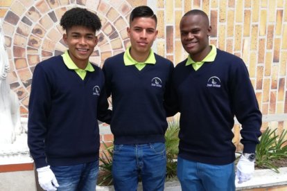 Yixon Piza, Nexar Cedeño y Mario Ordóñez culminaron su etapa de estudios en el colegio John Osteen