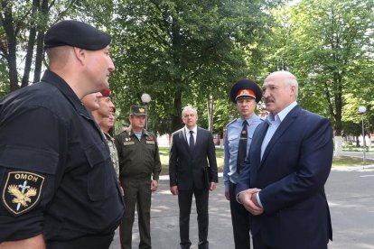 Alexander Lukashenko, de traje y corbata.