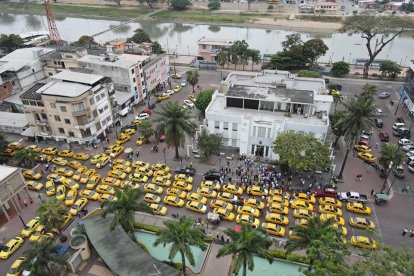 Un promedio de 600 unidades de la clase amarilla se movilizaron la mañana de hoy.