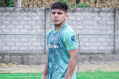 Carlos Almada es conocido en su país como Mini Tévez, por su similitud en el juego con Carlos Apache Tévez.