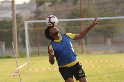 El ecuatoriano Arturo Mina pasó de las lágrimas a el agradecimiento de los hinchas que le piden que no se vaya del Yeni Malatyaspor.