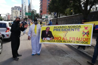 Los simpatizantes de Adelante Ecuatoriano Adelante esperan que los jueces electorales les den la razón.